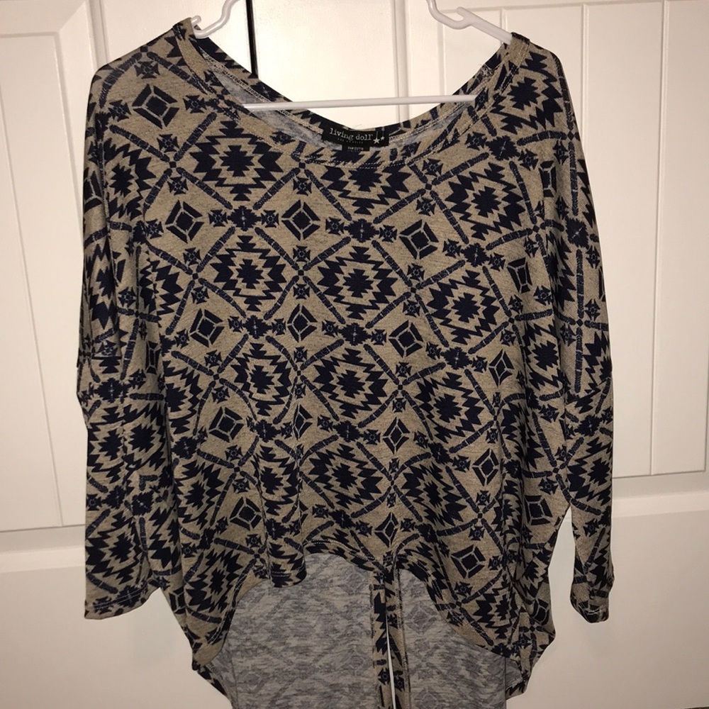 patterned top - Picture 2 of 6